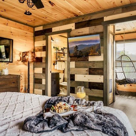 Mountainscape - Brand New Cabin W Views - Hottub - Firetable - Ps5 - Pooltable - 3 Pools 개틀린버그 외부 사진