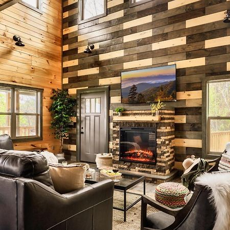 Mountainscape - Brand New Cabin W Views - Hottub - Firetable - Ps5 - Pooltable - 3 Pools 개틀린버그 외부 사진