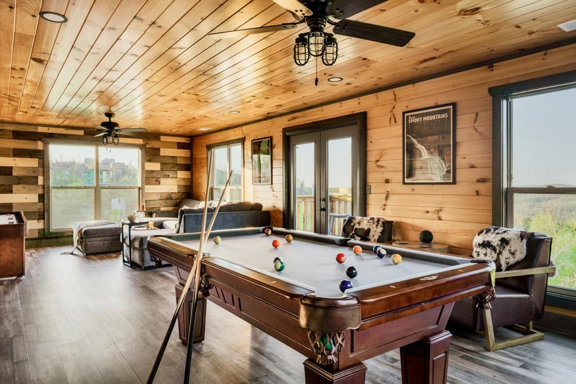 Mountainscape - Brand New Cabin W Views - Hottub - Firetable - Ps5 - Pooltable - 3 Pools 개틀린버그 외부 사진