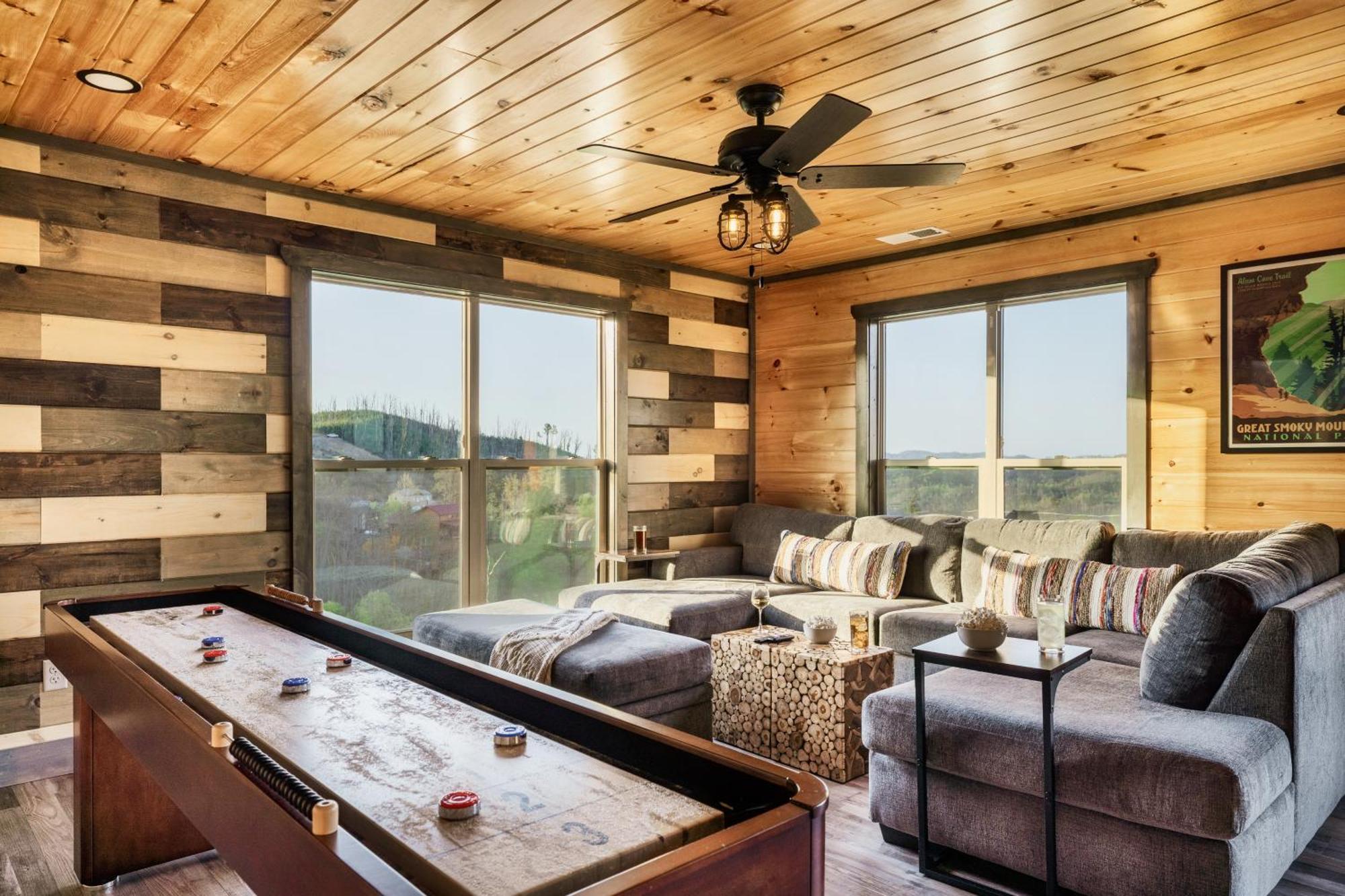Mountainscape - Brand New Cabin W Views - Hottub - Firetable - Ps5 - Pooltable - 3 Pools 개틀린버그 외부 사진