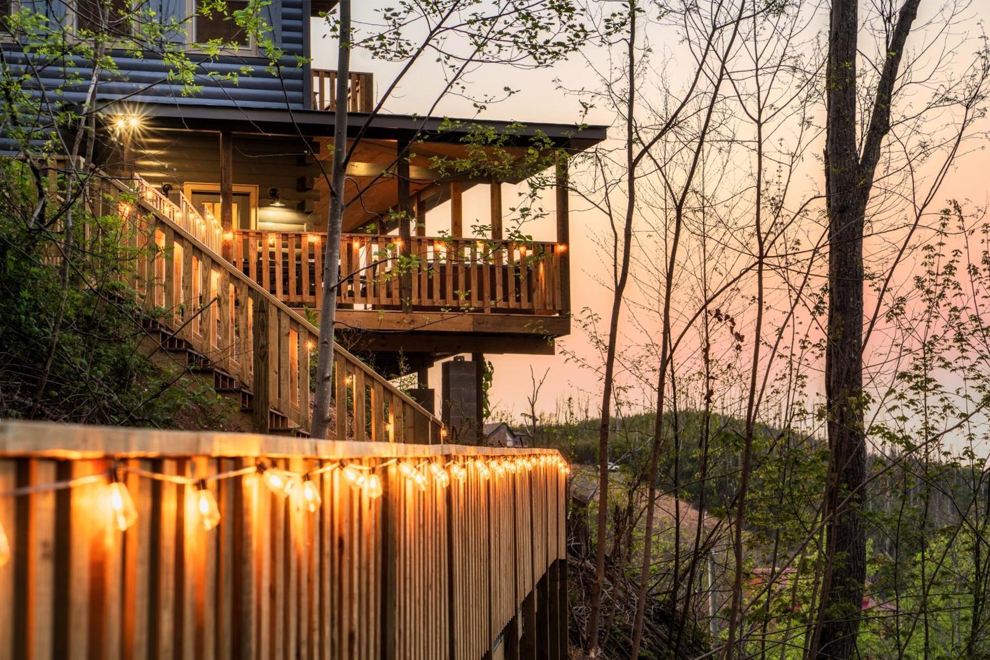 Mountainscape - Brand New Cabin W Views - Hottub - Firetable - Ps5 - Pooltable - 3 Pools 개틀린버그 외부 사진
