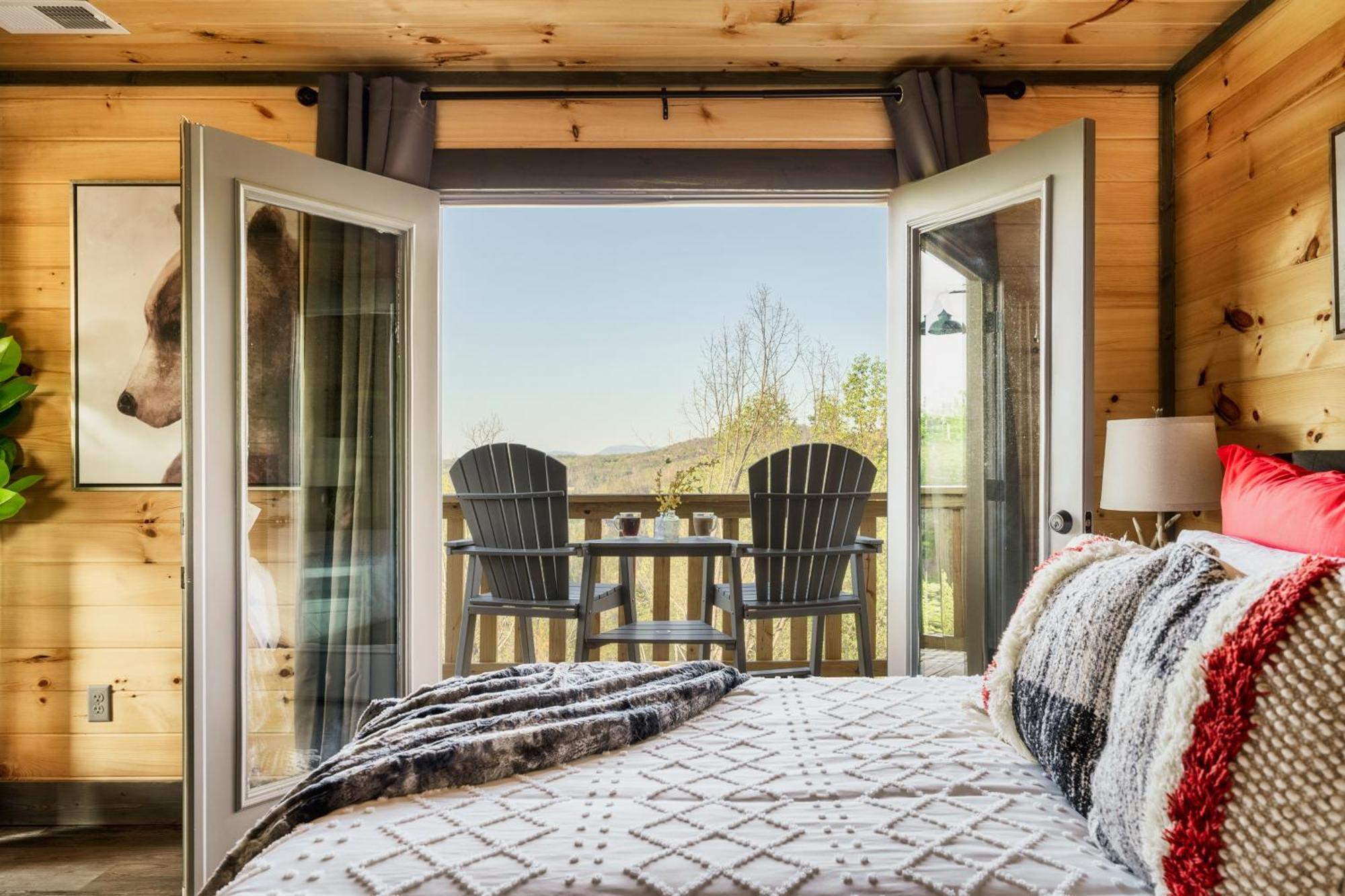 Mountainscape - Brand New Cabin W Views - Hottub - Firetable - Ps5 - Pooltable - 3 Pools 개틀린버그 외부 사진