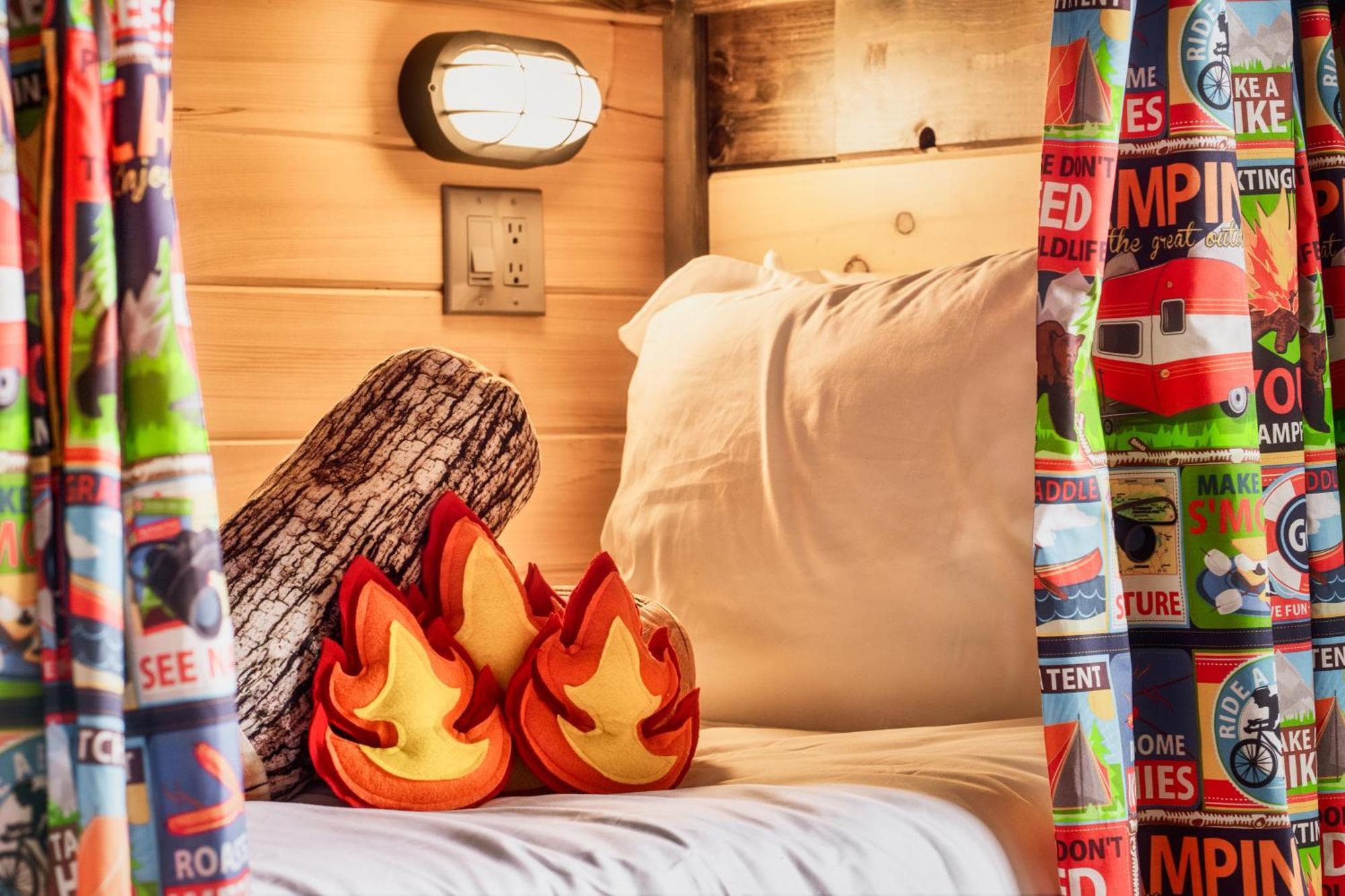 Mountainscape - Brand New Cabin W Views - Hottub - Firetable - Ps5 - Pooltable - 3 Pools 개틀린버그 외부 사진