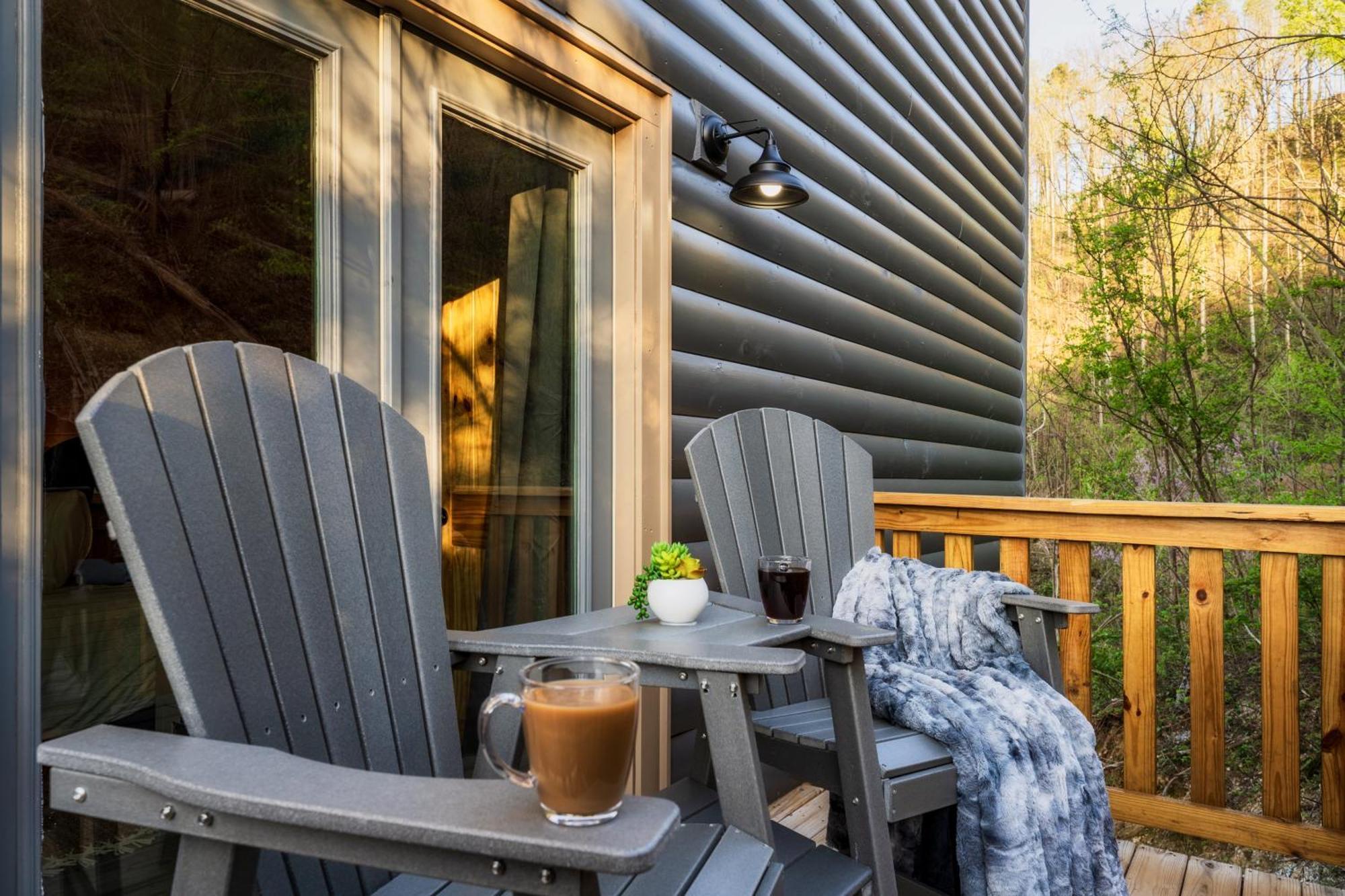 Mountainscape - Brand New Cabin W Views - Hottub - Firetable - Ps5 - Pooltable - 3 Pools 개틀린버그 외부 사진