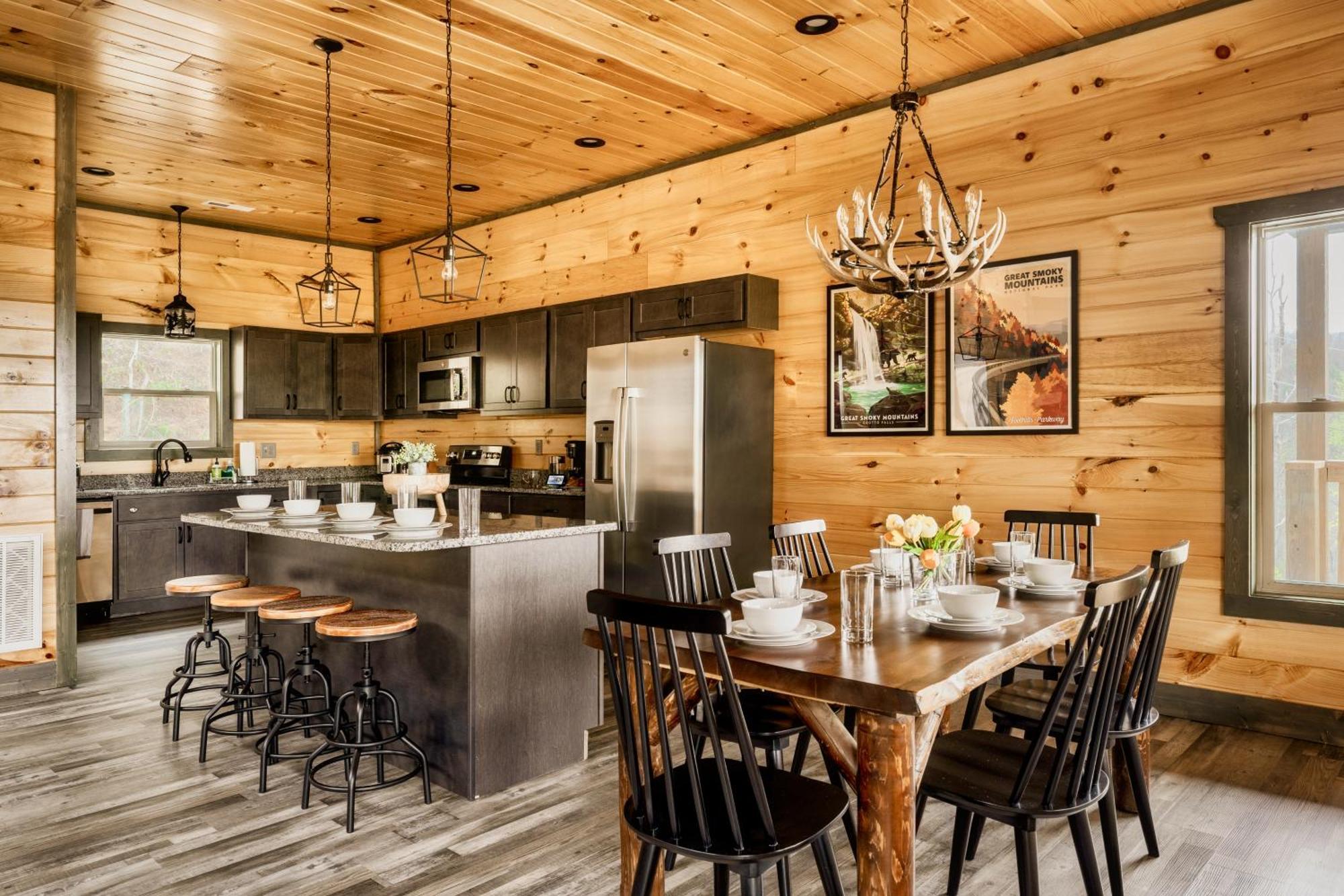 Mountainscape - Brand New Cabin W Views - Hottub - Firetable - Ps5 - Pooltable - 3 Pools 개틀린버그 외부 사진